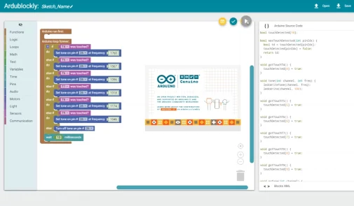 Screenshot der Ardublockly Anwendung mit bunten Bausteinen und generierten Quellcode